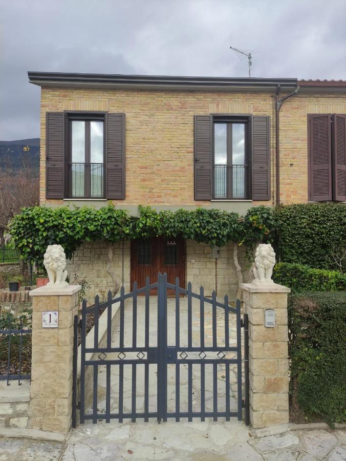 La Casetta Al Teatro Romano Gubbio Exteriér fotografie